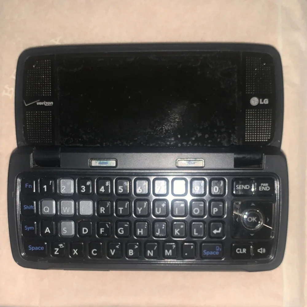 Vintage LG Black and White Verizon Cell Phone